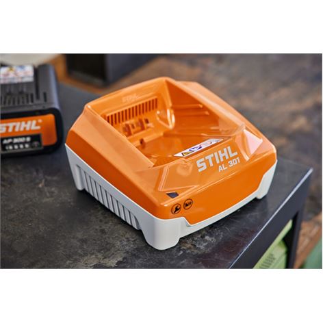 STIHL Ταχυφορτιστής AL 301